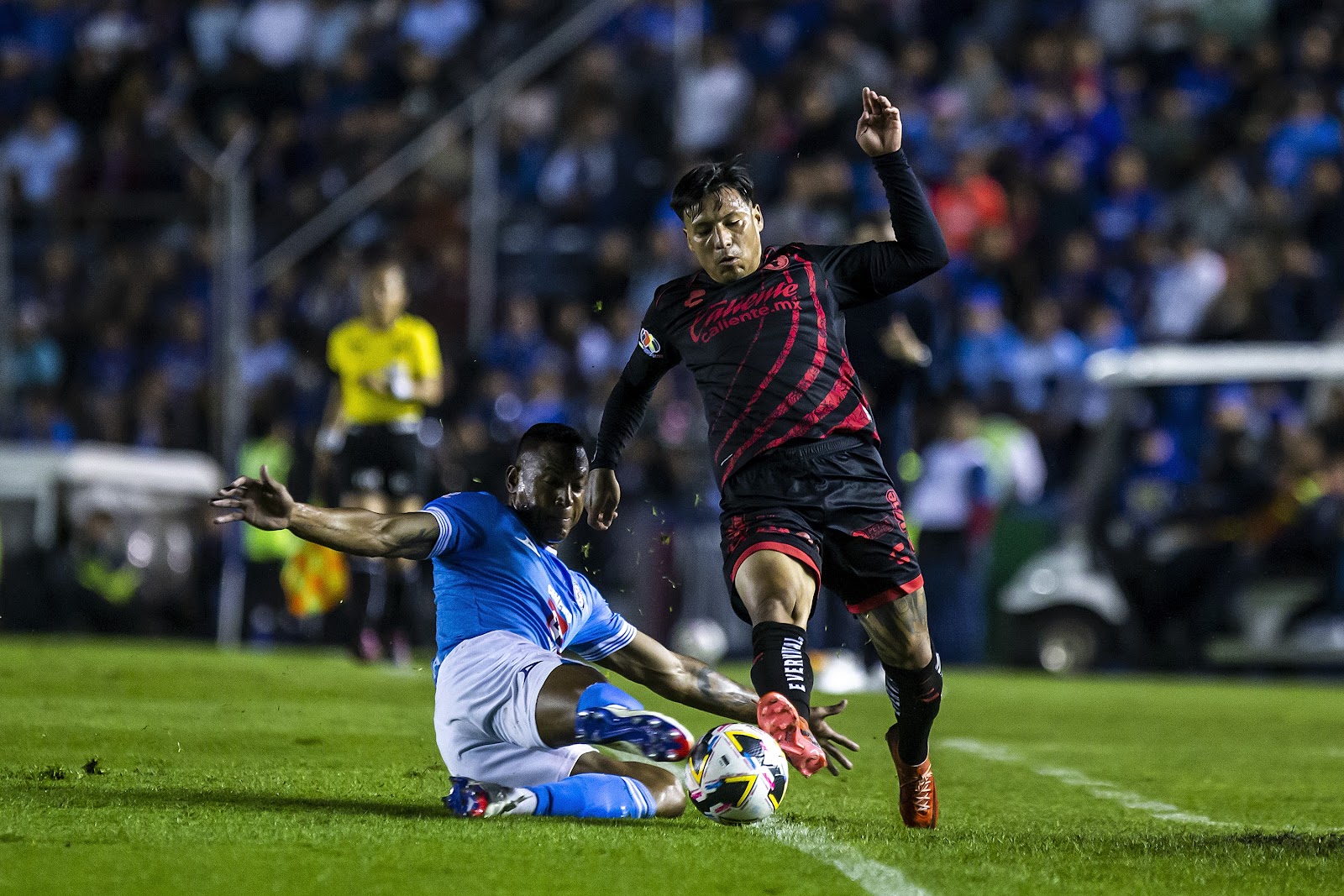 Cruz Azul liderea la tabla al golear a Xolos