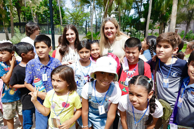 Disfrutan niñas y niños de Mazatlán del Gran Acuario ‘Mar de Cortes’.