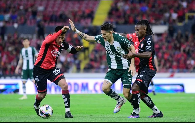 Atlas se lleva el triunfo ante Santos por marcador de 1-0 en la cancha del Estadio Jalisco