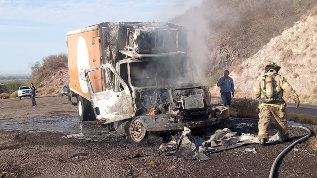 Tráiler cargado de helado se incendia en la México 15