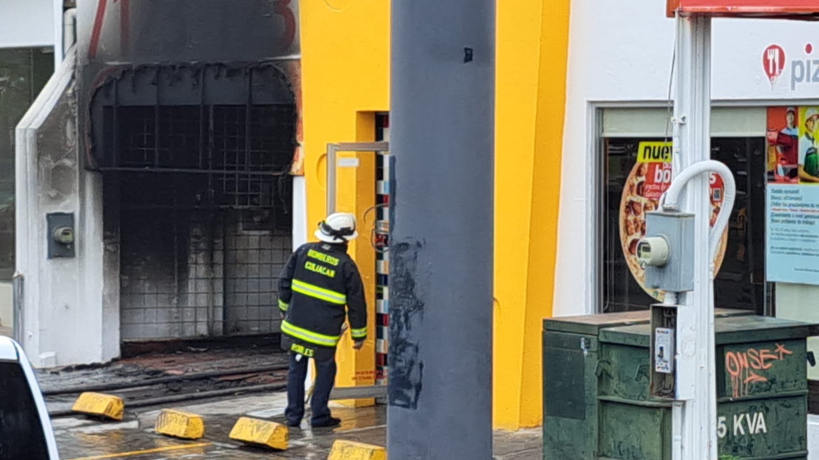 Fuerte incendio moviliza Bomberos en Culiacán