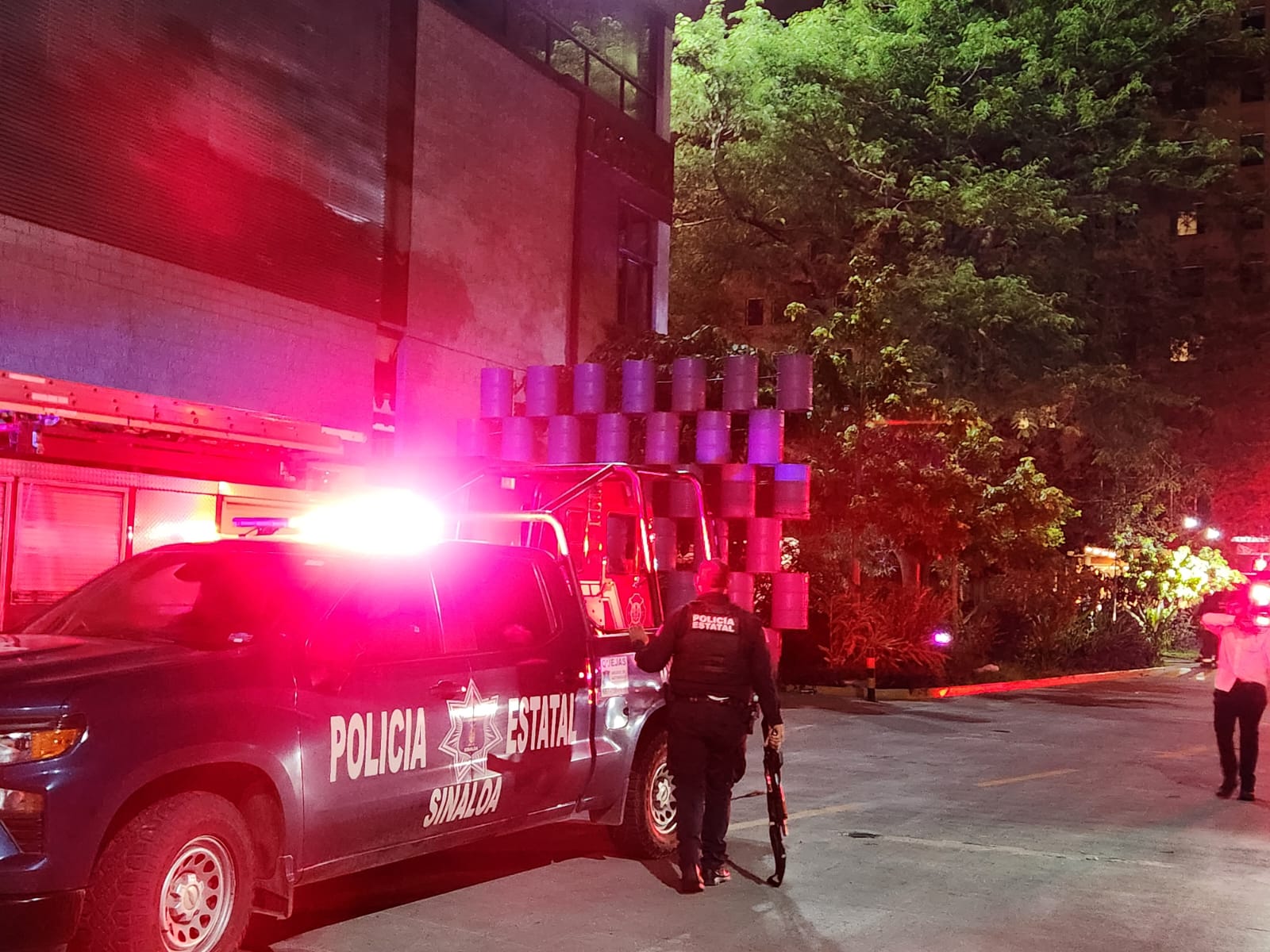 Incendio en local comercial moviliza a corporaciones