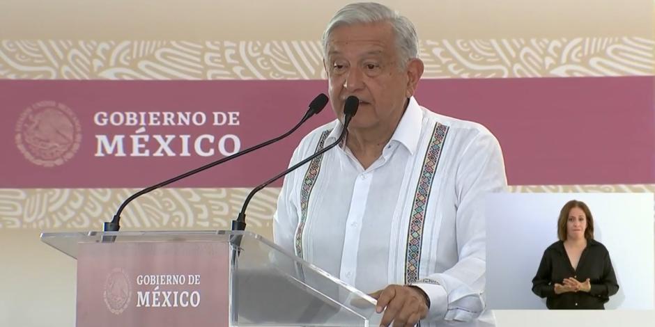 Cada mes salen de la pobreza 100 mil mexicanos, asegura AMLO