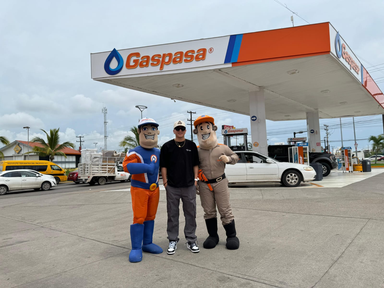 Gaspasa Entrega Cheque por $50,000 Pesos a Marco Verde, Orgullo Mazatleco