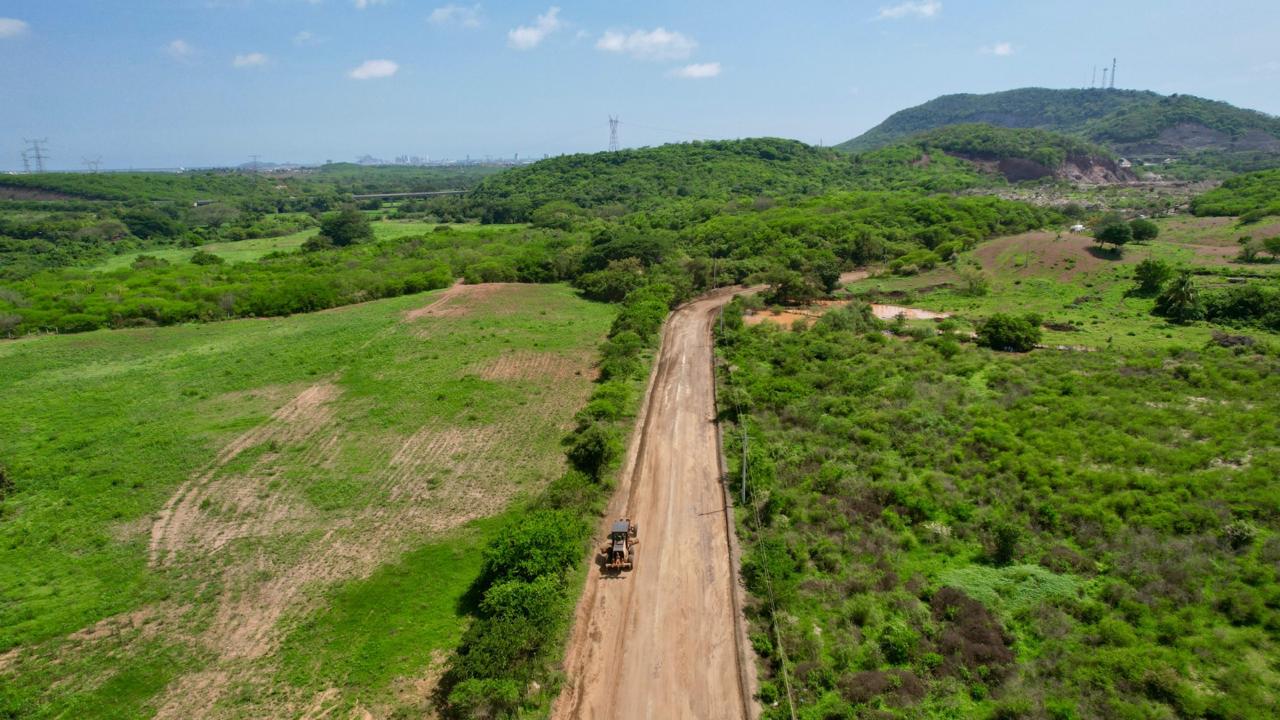 Gobierno de Mazatlán da mantenimiento a caminos rurales por las lluvias.