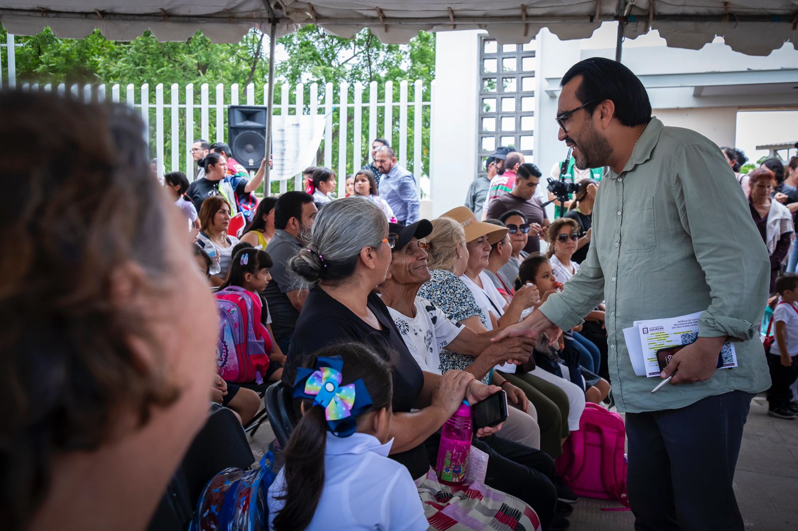 Juan de Dios Gámez entrega la doceava calle tras 37 años sin pavimentarse