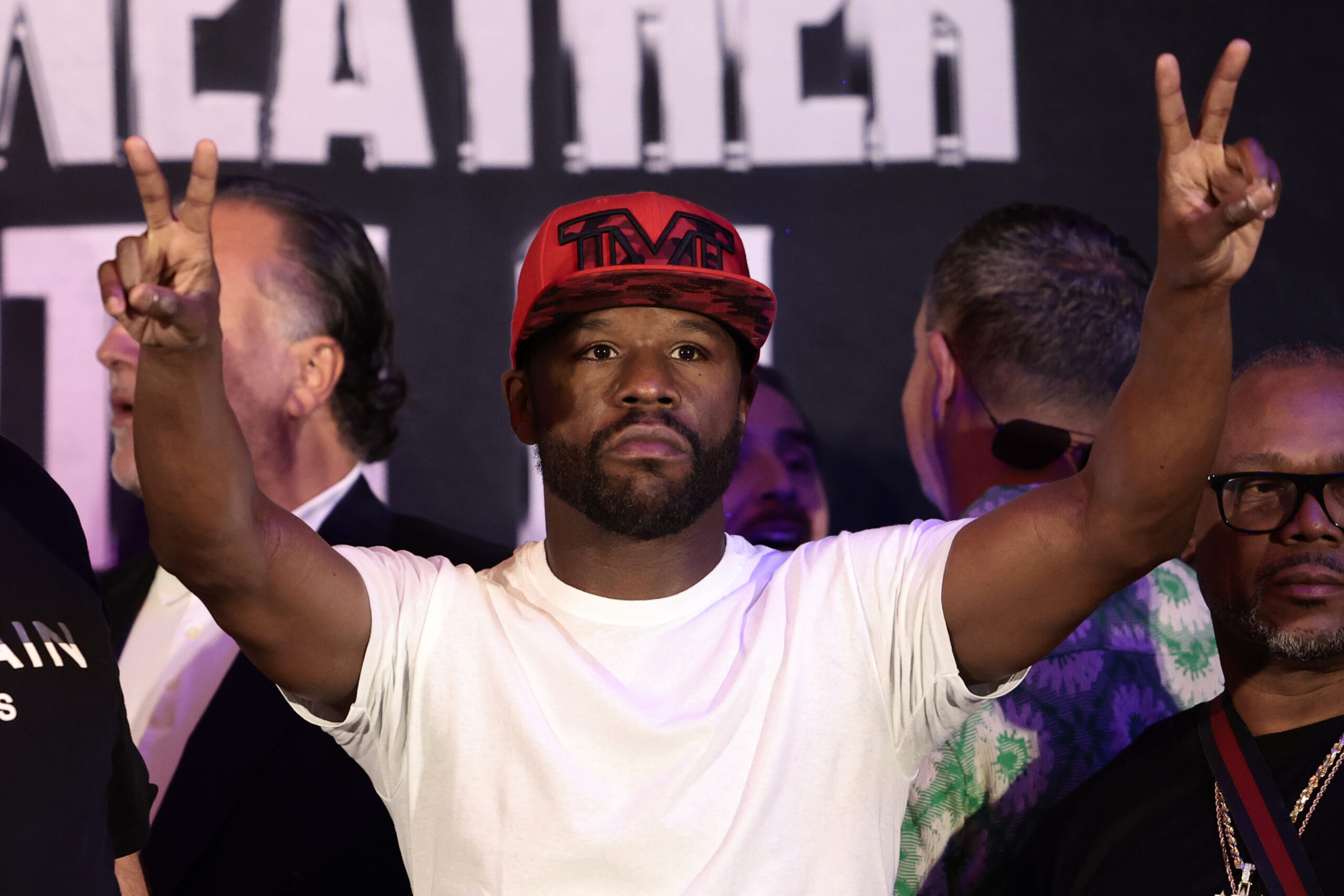 Floyd Mayweather no descarta enfrentarse en el futuro a Julio César Chávez