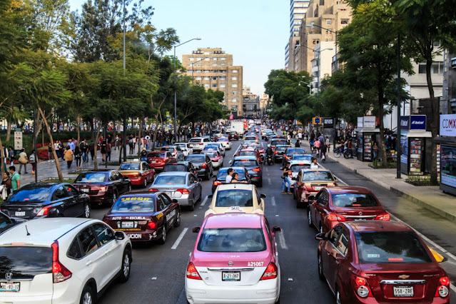 Contaminantes por tráfico vehicular podrían causar daños neurológicos, alerta UNAM