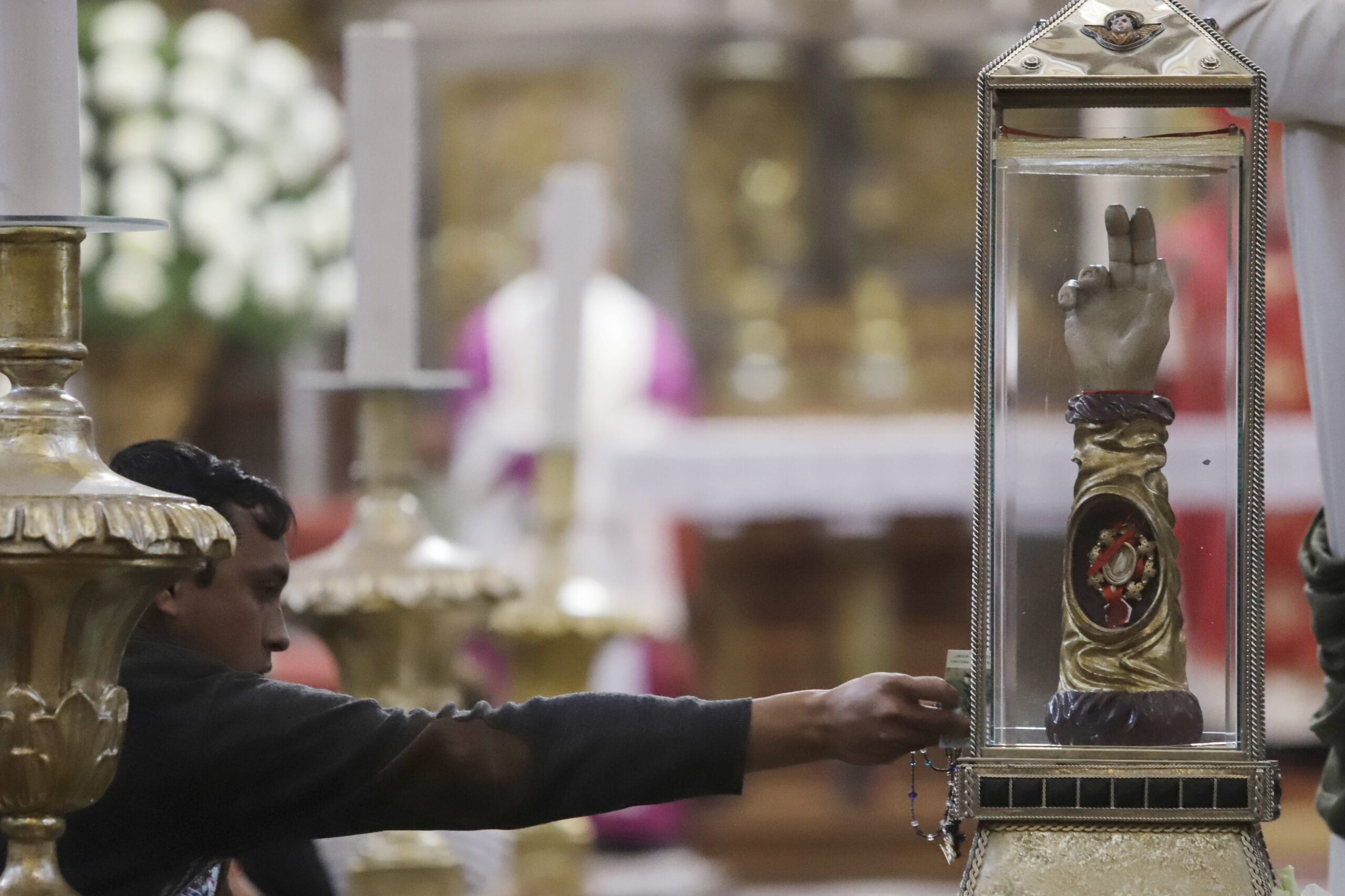 Reliquia de San Judas Tadeo congrega a miles de fieles en su paso por México