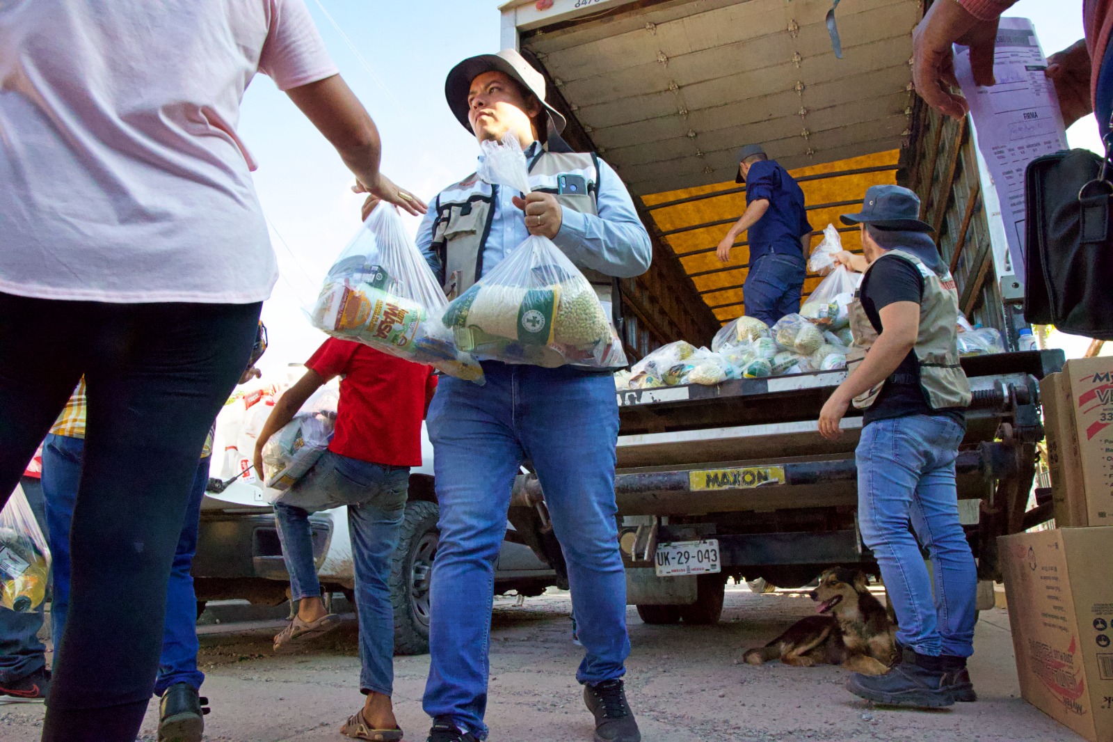 Gobierno del Estado lleva caravana con servicios de atención integral a pobladores de La Rastra, Rosario