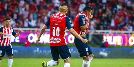 Chivas empata con Rayados, Cruz Azul remonta en Pachuca y Toluca golea al Atlas