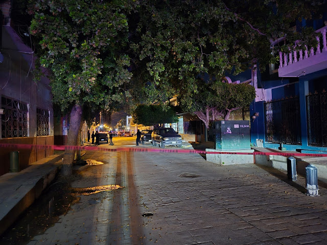 En el centro de Mazatlán, asesinan a mujer de al menos 11 tiros