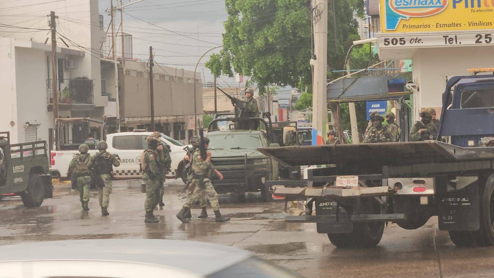 Balacera deja dos detenidos y dos patrullas militares dañadas