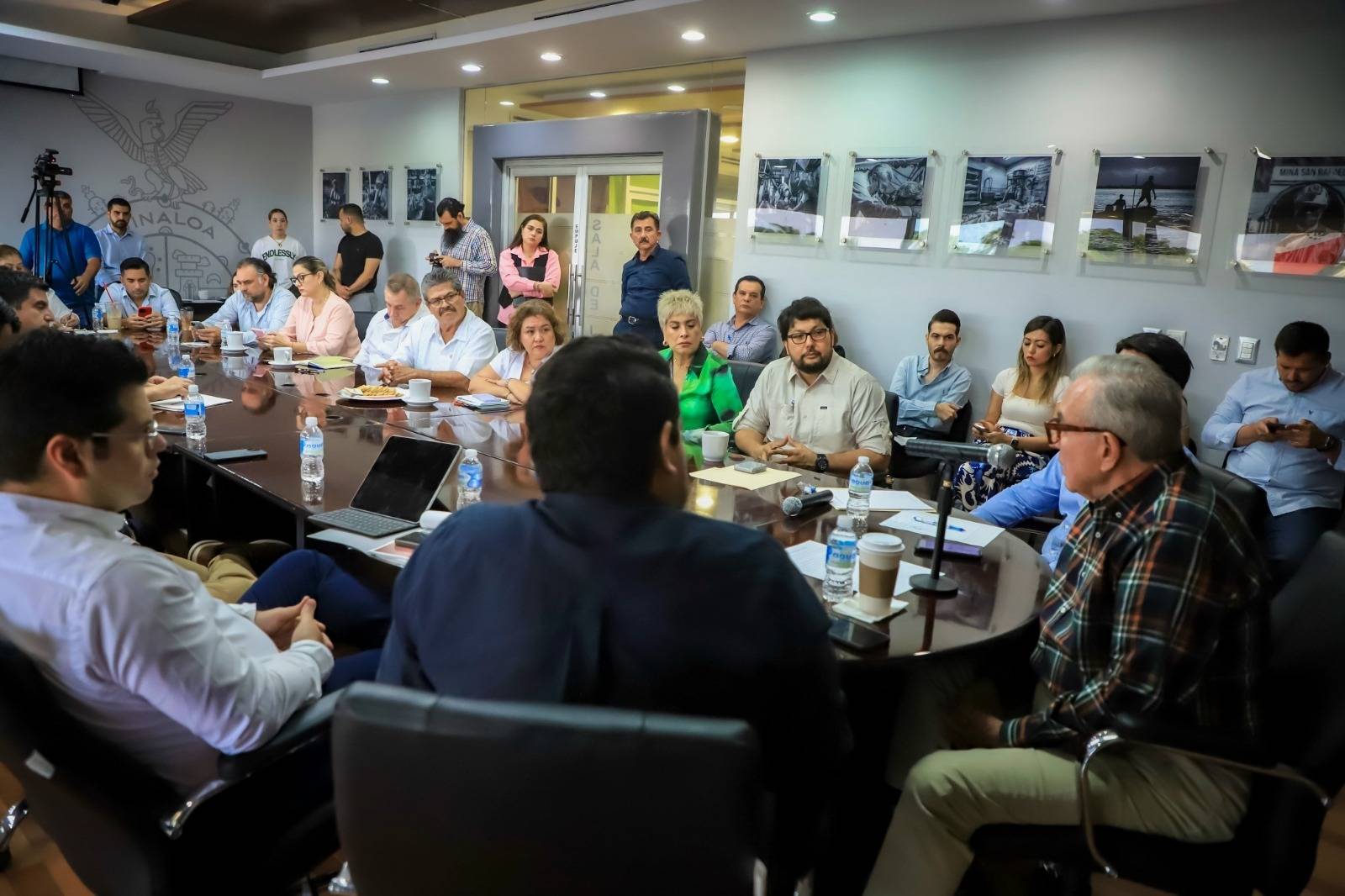 Exhorta Rocha a cámaras y asociaciones empresariales a mantener la actividad económica