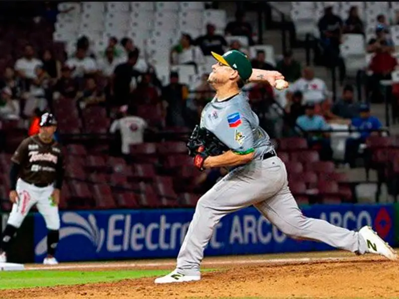 Mochis le pega a Culiacán en extrainnings y empata la serie