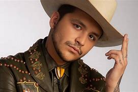 ¿Deuda millonaria? Christian Nodal estaría enfrentando una demanda por incumplimiento de contrato