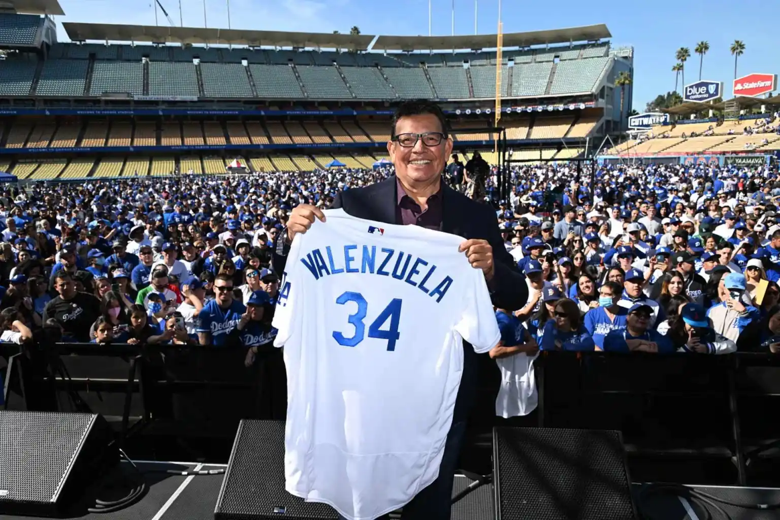 Fernando Valenzuela deja las transmisiones de los Dodgers por motivos de salud