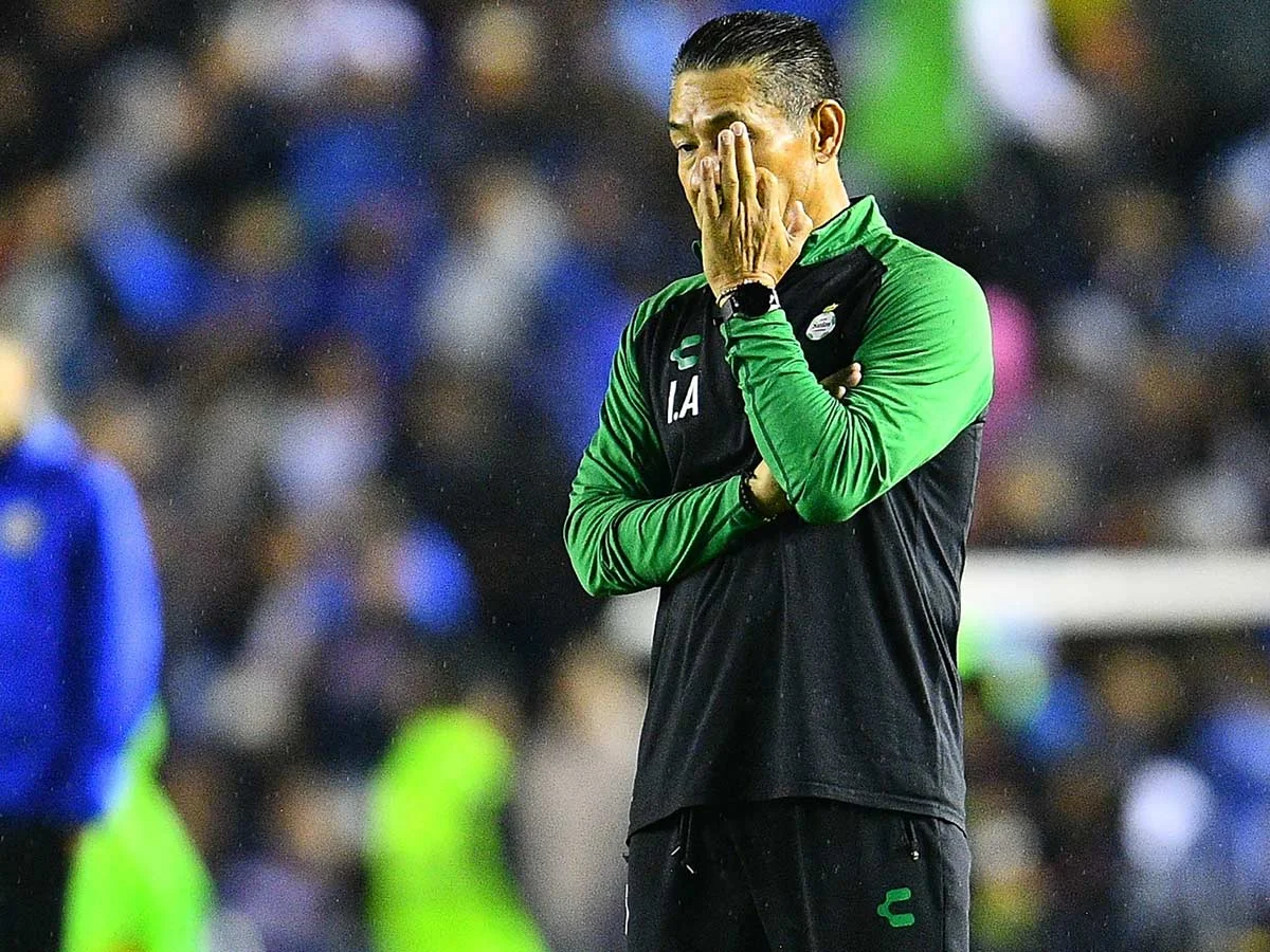 Nacho Ambriz abandona a Santos tras el peor torneo de su historia