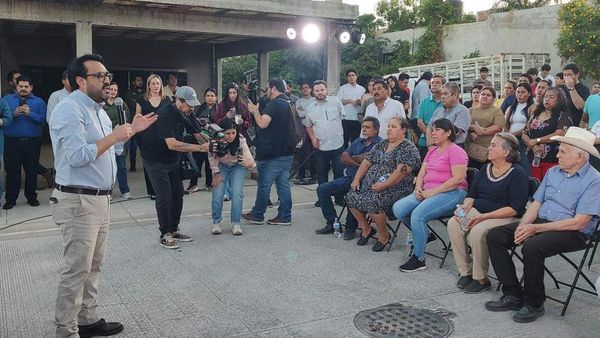 JUAN DE DIOS GÁMEZ ENTREGA PAVIMENTACIÓN DE CALLE NÚMERO 19 EN COLONIA LOMAS DE TAMAZULA.