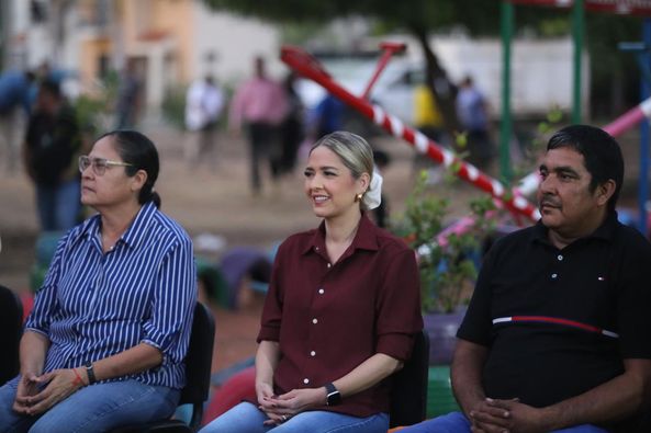 ESTRELLA PALACIOS INAUGURA NUEVOS JUEGOS INFANTILES EN ARBOLEDAS INVIES