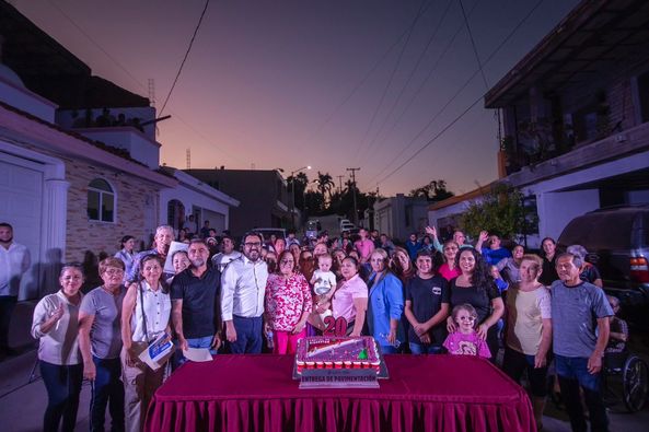 JUAN DE DIOS GÁMEZ INAUGURA PAVIMENTACIÓN DE CALLE NÚMERO 20 EN COLONIA CIMAS DEL HUMAYA