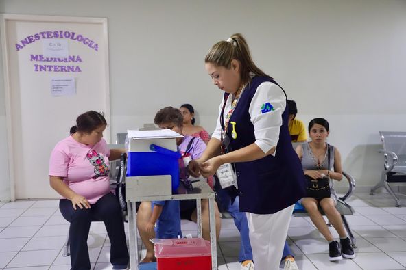 REITERA LLAMADO SECRETARÍA DE SALUD A LA POBLACIÓN A VACUNARSE CONTRA INFLUENZA Y COVID-19, ANTE BAJAS TEMPERATURAS