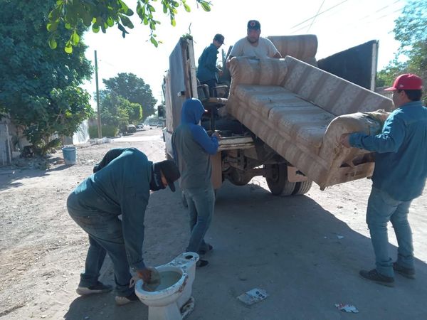 SALUD MUNICIPAL RECOLECTA 14 TONELADAS DE CACHARROS EN LAS COL. 28 DE JUNIO Y LÓPEZ MATEOS