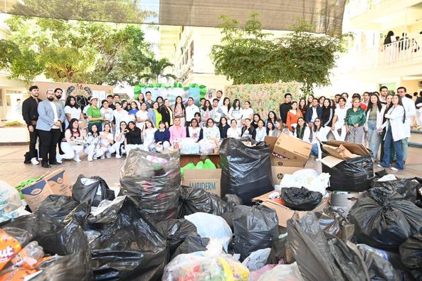 LA FACULTAD DE MEDICINA ENTREGA MATERIAL RECICLABLE A LA UNIDAD DE BIENESTAR UNIVERSITARIO