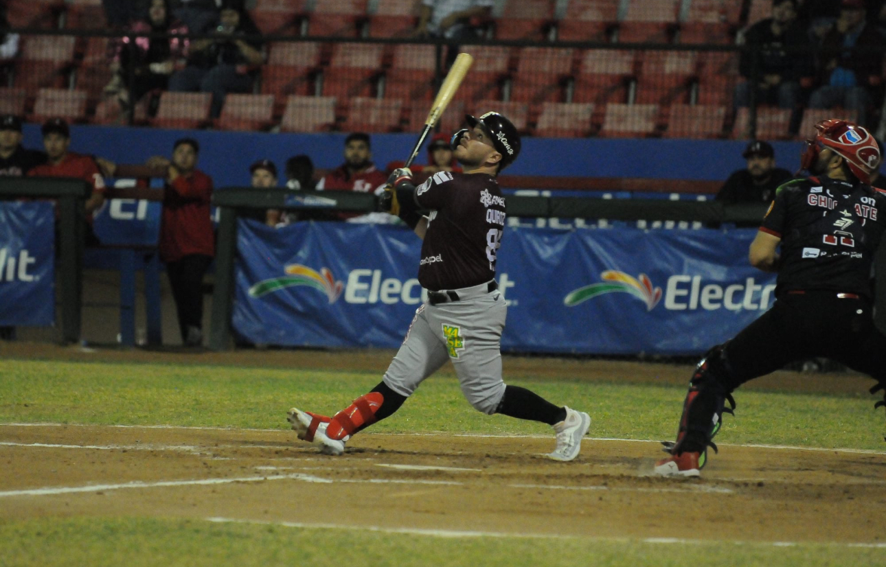 Truena la ofensiva guinda para empatar la serie en Navojoa .