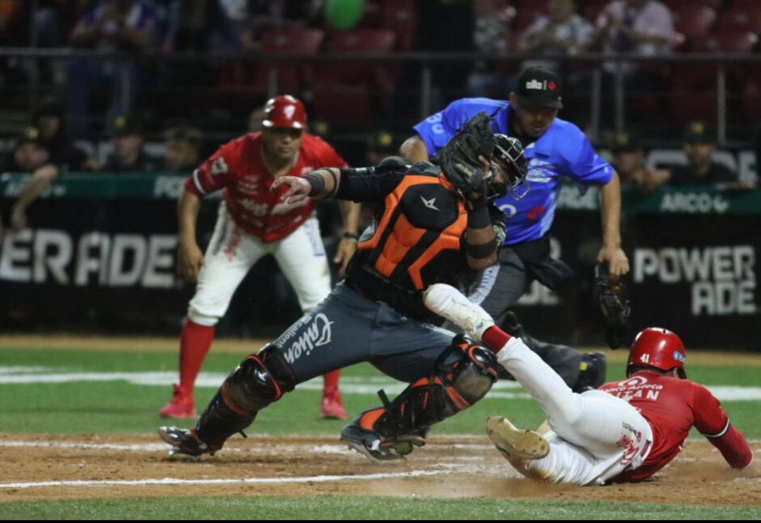 Venados de Mazatlán remonta en la novena y logra sensacional triunfo para iniciar la segunda vuelta.