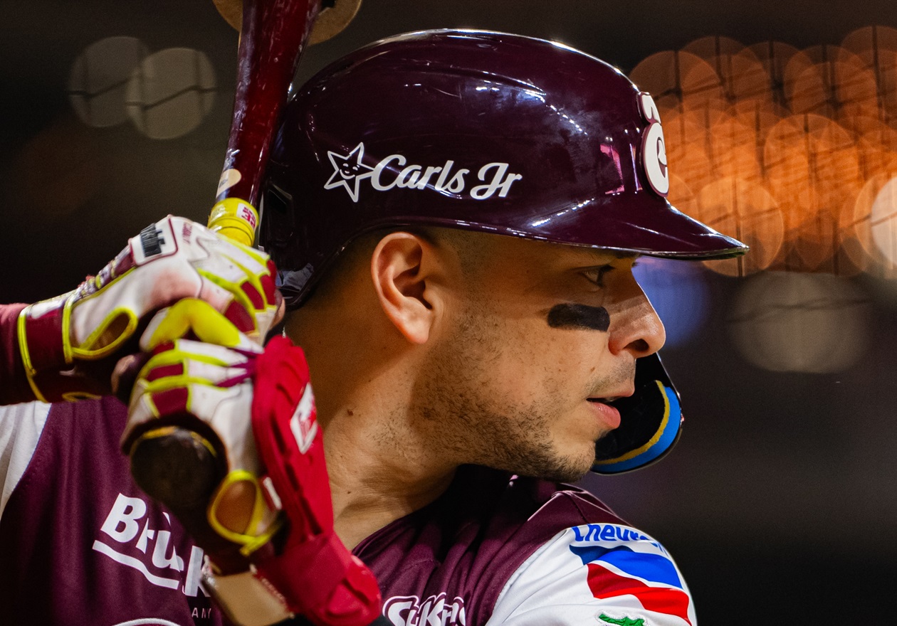 JOEY MENESES LLEGA A 500 HITS Y LOS GUINDAS EMPATAN SERIE VS SULTANES