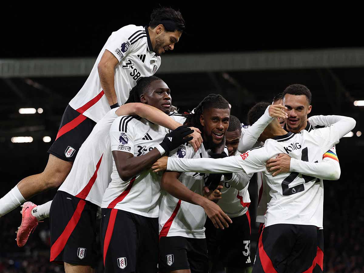 Fulham y Raúl Jiménez logran su sexto triunfo en Premier League