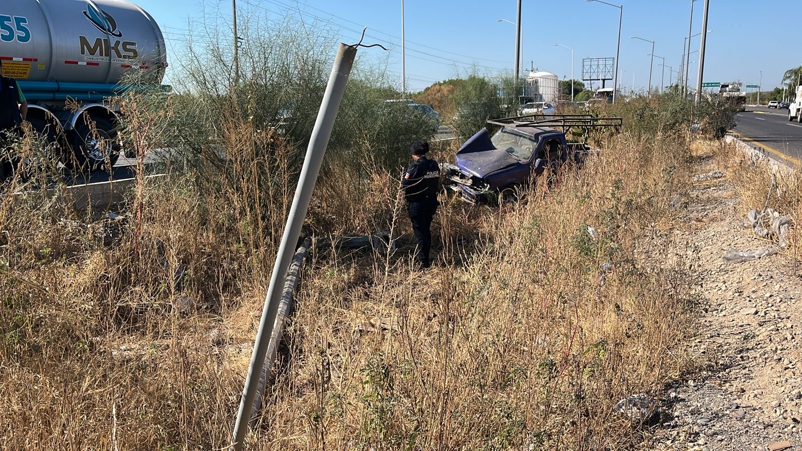 Perdio la vida  conductor de camioneta que presentó una volcadura.