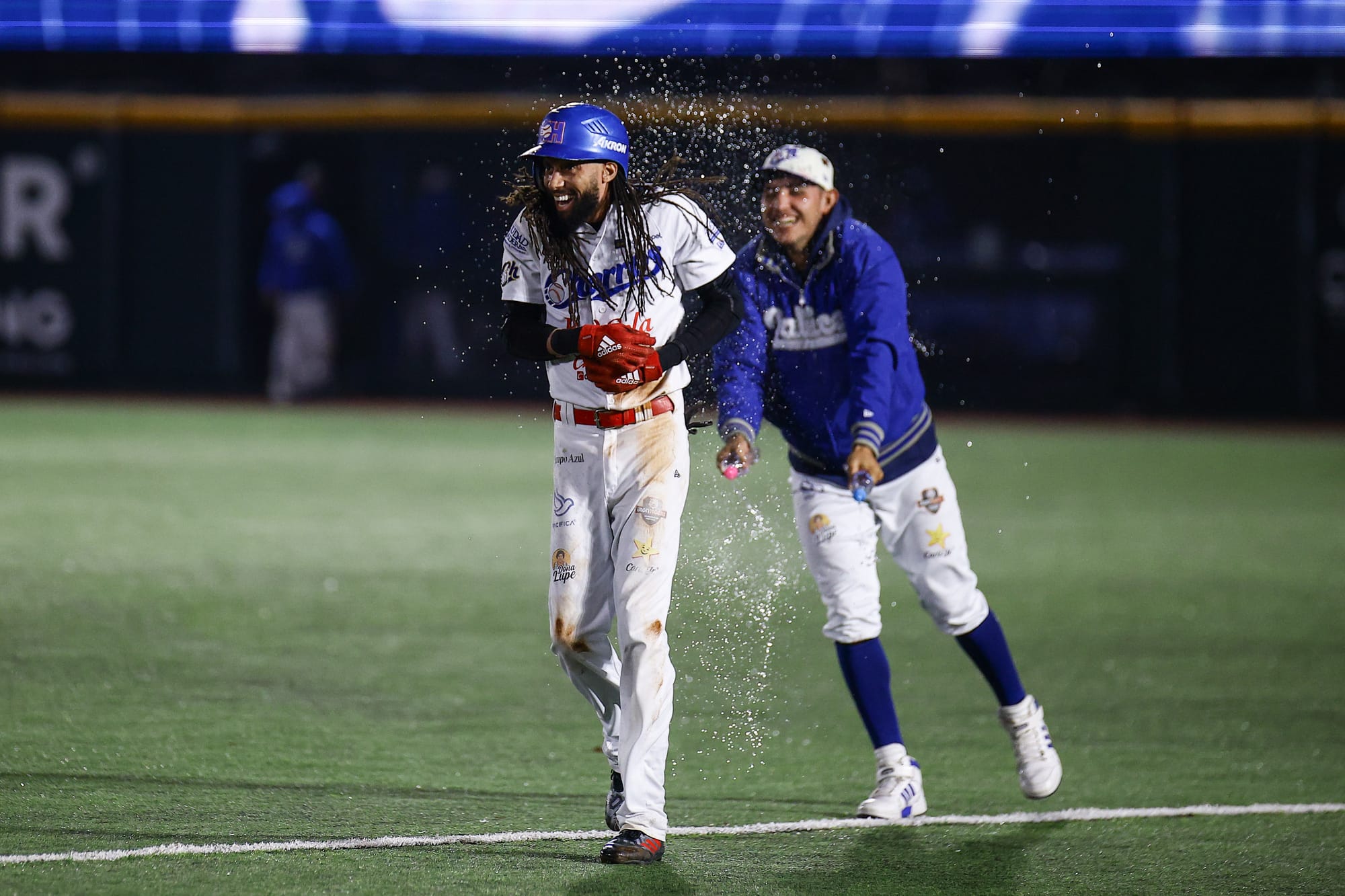 Charros deja tendidos a los Naranjeros