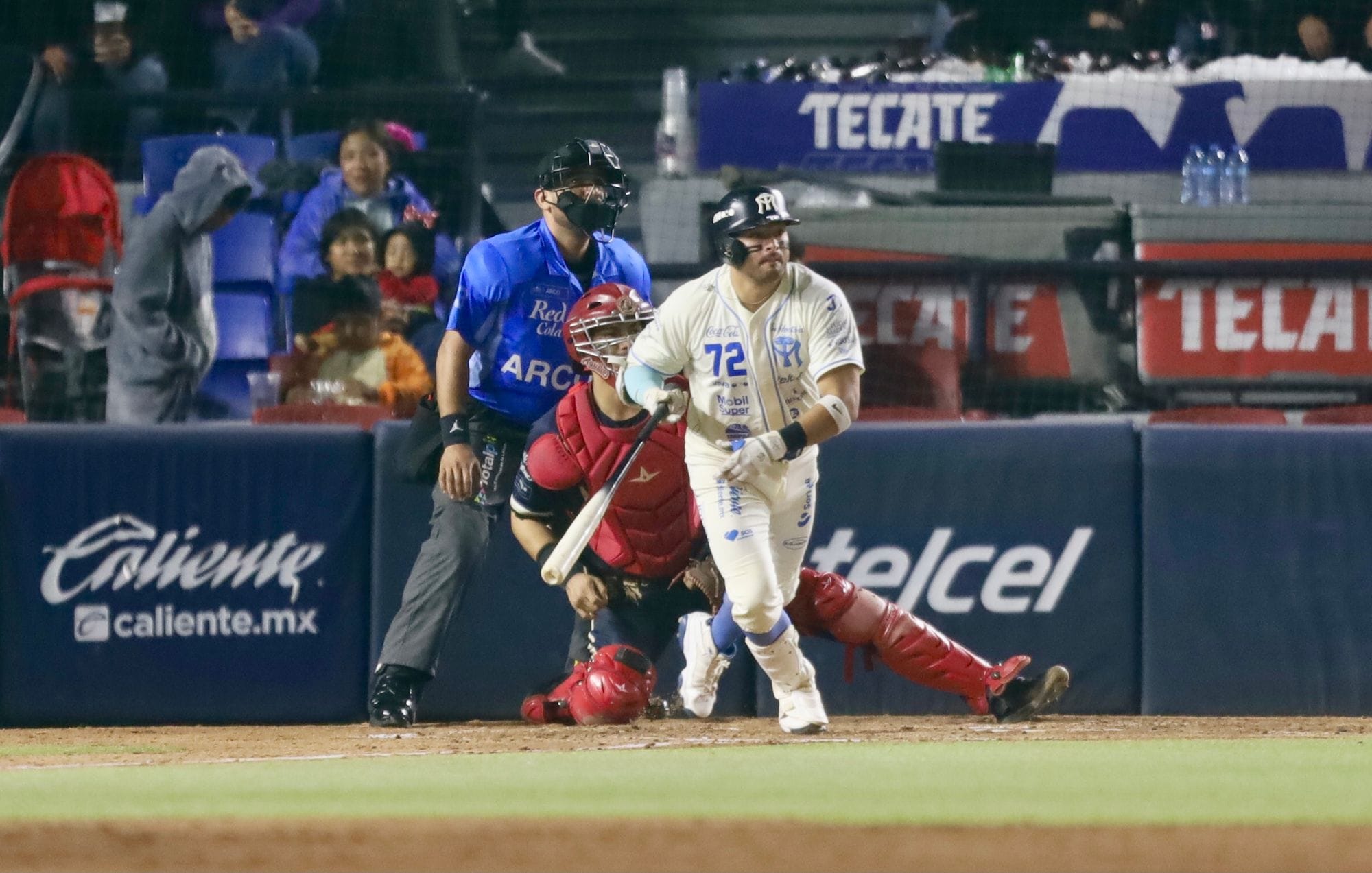 Sultanes pinta Navidad con triunfo en extra innings sobre los Águilas