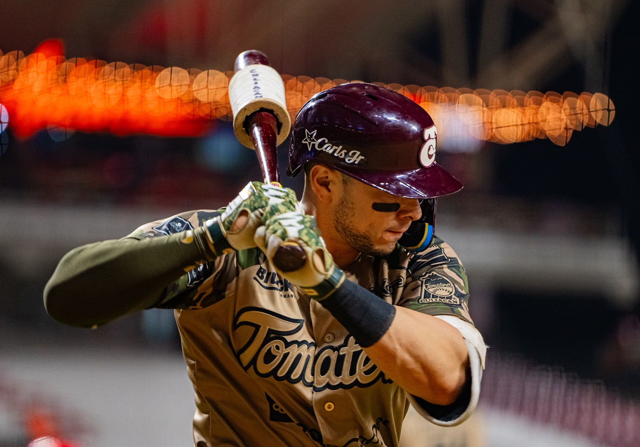 JOEY MENESES LLEGA A 10 HR Y LOS GUINDAS GANAN EL PRIMERO DEL CLÁSICO SINALOENSE