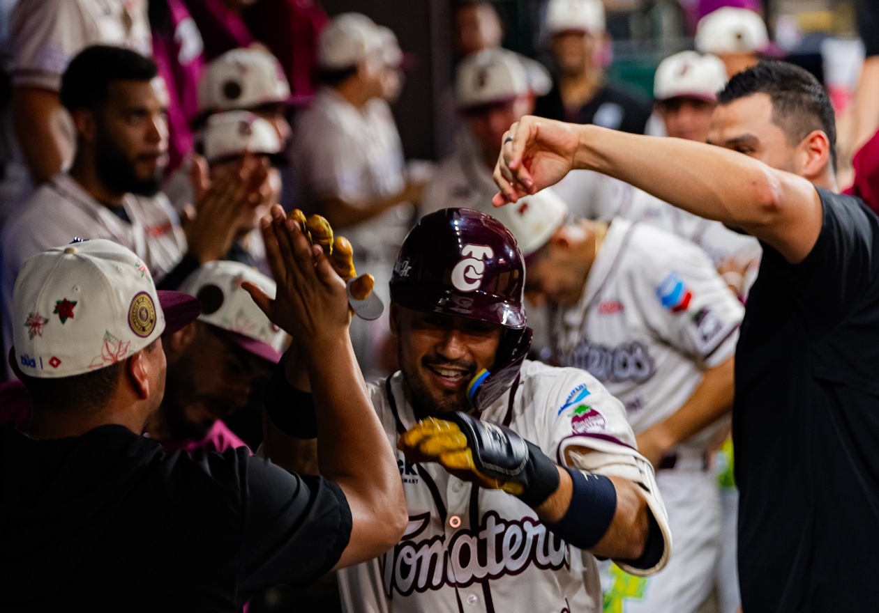 TOMATEROS COMPLETA BARRIDA VS NAVOJOA EN NOCHE DE RÉCORDS