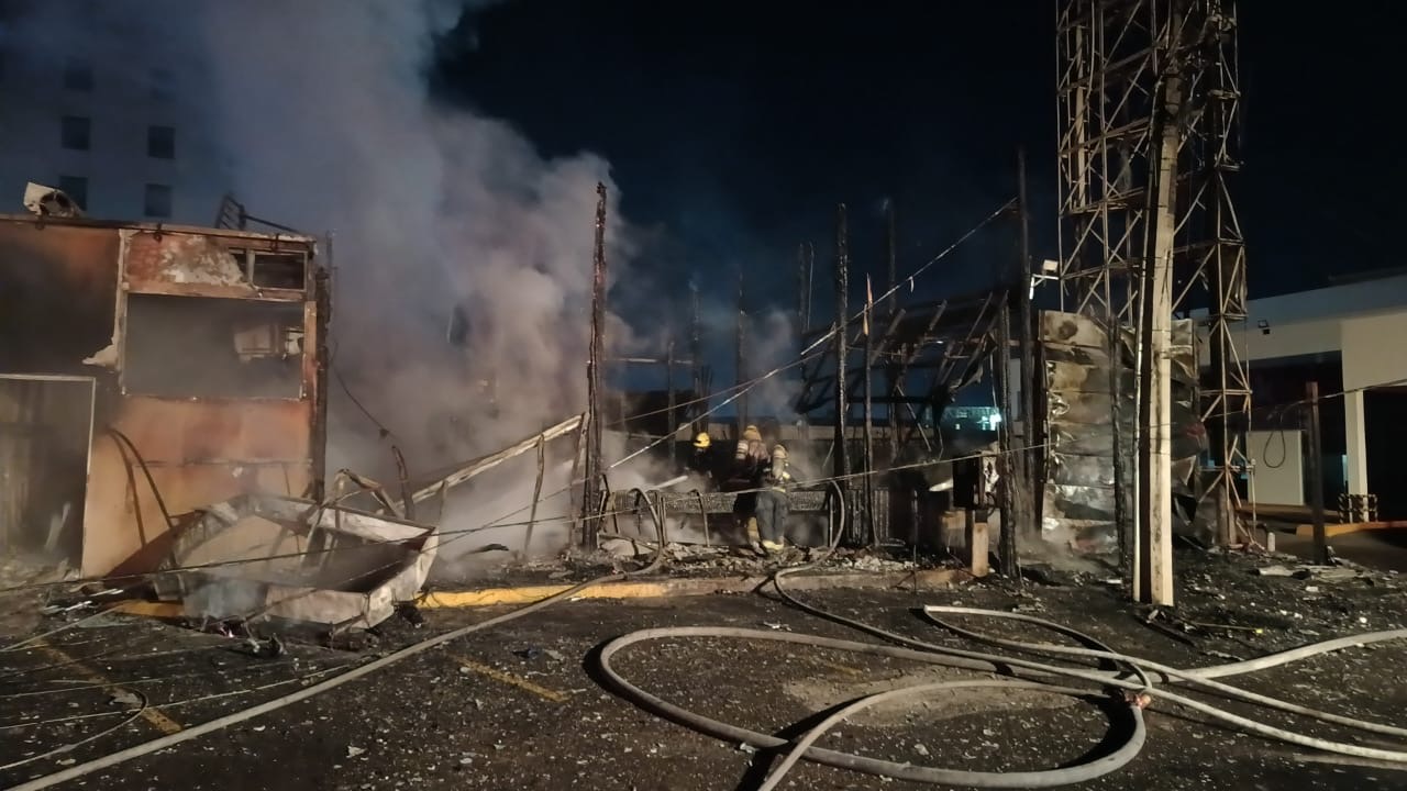 Se incendia «Mariscos La 20» por un corto circuito.