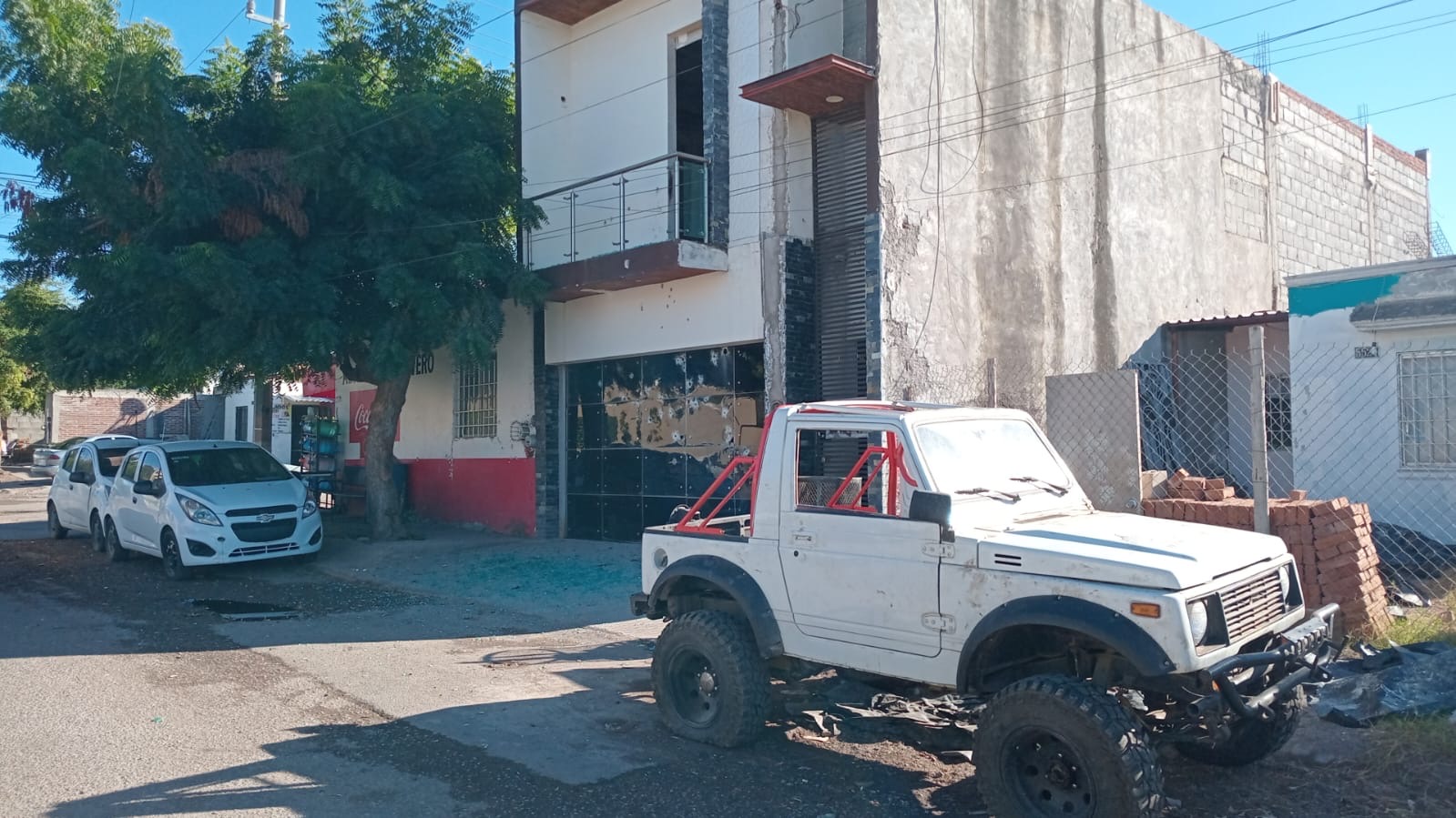 Atacan a balazos un domicilio de Prados del Sur en Culiacán!!