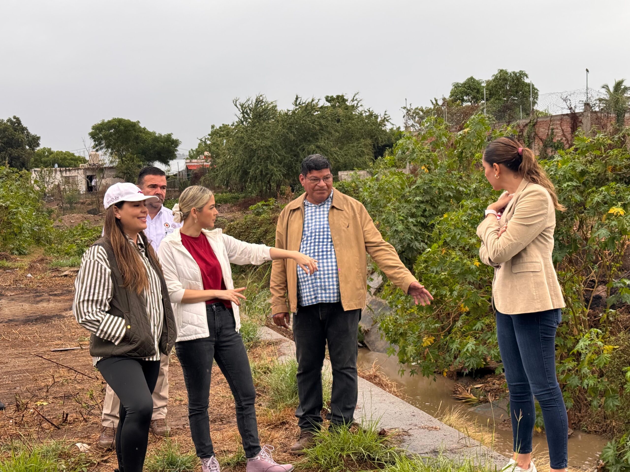 Supervisa Estrella Palacios trabajos de desazolve en canal de Pradera Dorada; se limpian y desazolvan 28 canales pluviales en Mazatlán.