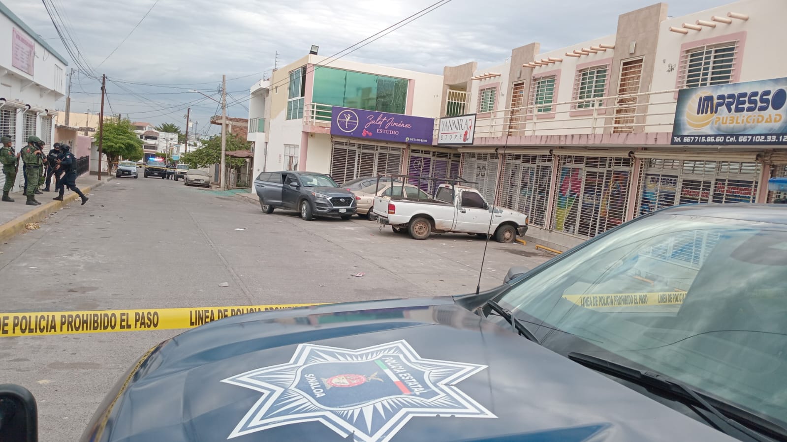 Balean una residencia y un local en la Benito Juárez; oficiales hallan armas en una camioneta!!